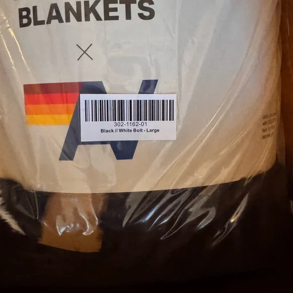 Aviator Nation x Lola Blankets Collaboration - Picture 3 of 3